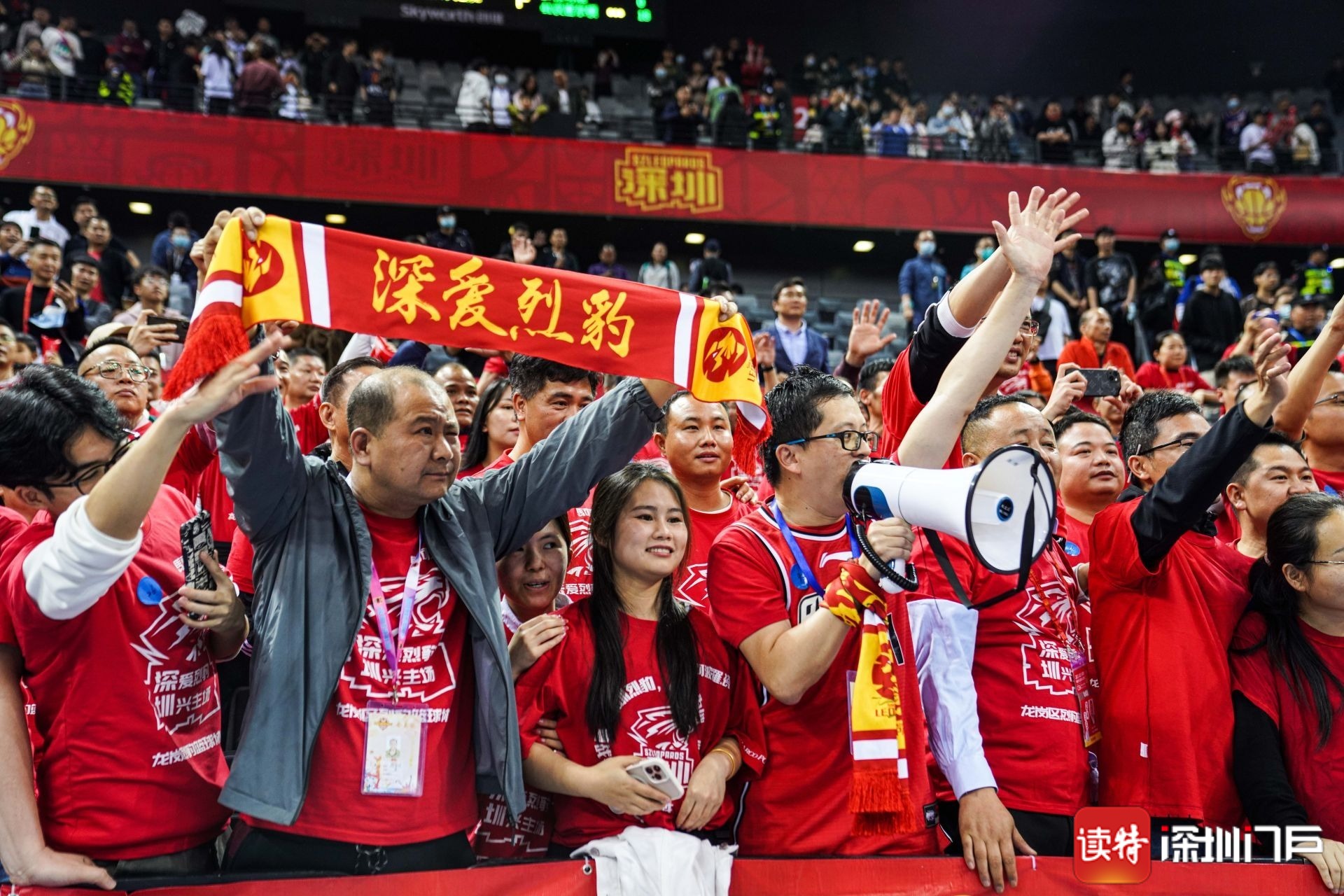 包含赛后深圳男篮再遭质疑——葡超节点到来；话题不断；临场指挥获称赞的词条